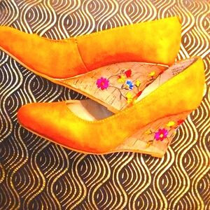 Honey Garden Platform Pumps